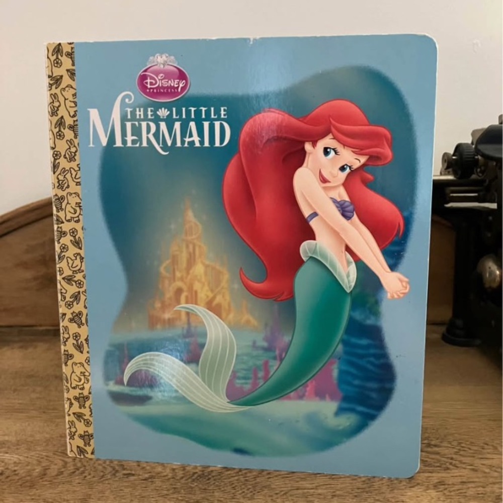 Disney The Little Mermaid Book with Red and Green Ariel